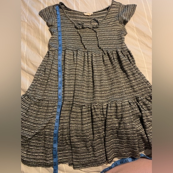 Super cute woman’s small black and white stripe baby doll tiered flowy dress - Picture 4 of 7
